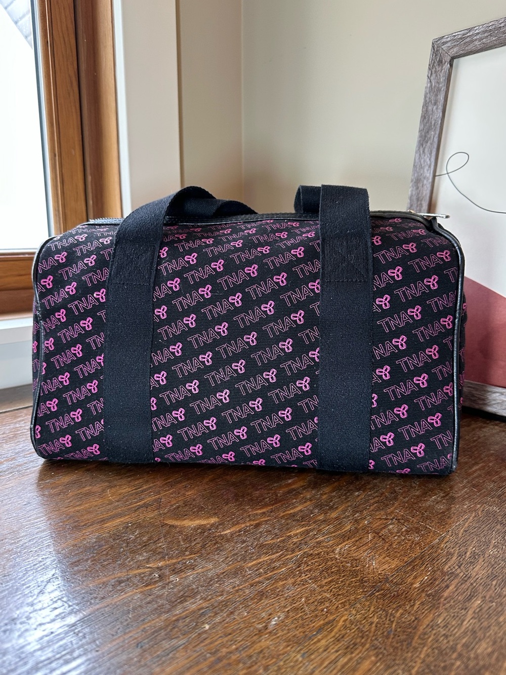 TNA Aritzia Black And Pink Canvas Sports Tote Bowler Bag With Hangtag - Picture 5 of 13